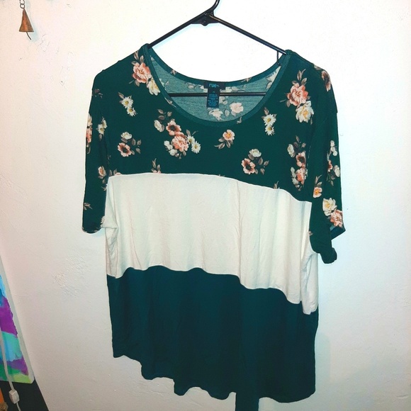 Rue21 Tops - Rue21 3X Forest Green and White Colorblocked Tee